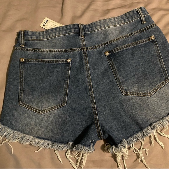 New distressed jean shorts/frayed hem. size 12. - Picture 2 of 6